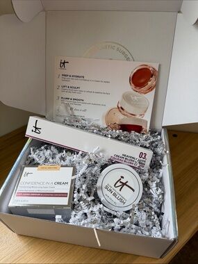 IT Cosmetics Confidence In A Cream Moisturizer, Sun Blush and brush set